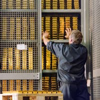Notenbanken auf der ganzen Welt kaufen Goldreserven zu – die SNB nicht. Das sind die Gründe