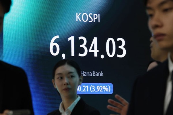 KOSPI Tumbles over 4% in Intraday Trading; Program Selling Halted