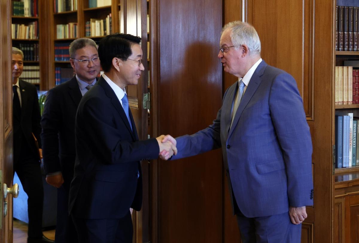 Assembly speaker discusses defense, shipbuilding cooperation with Greek president