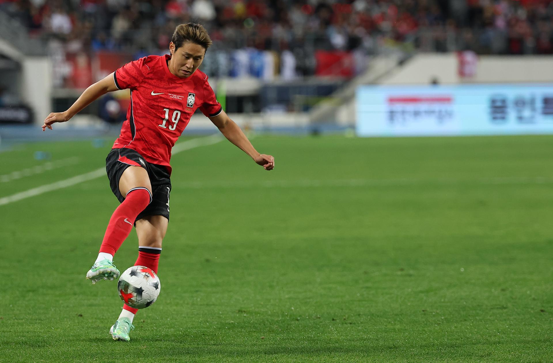 Nat'l football team star Lee Kang-in threatens legal action against 'groundless' rumors