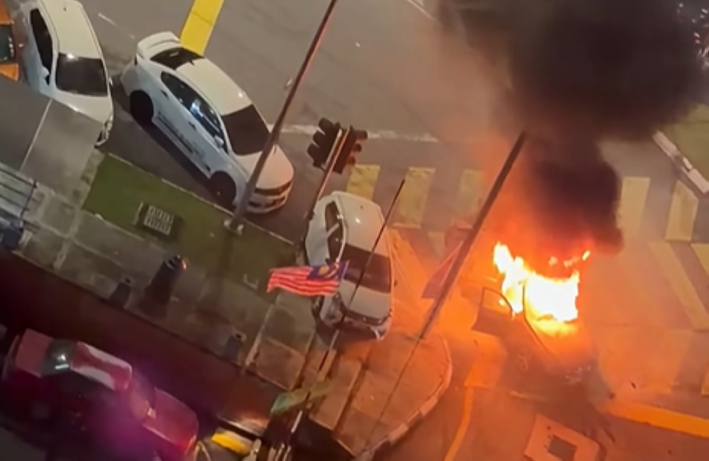 Pantai firefighters extinguish blaze on Jalan Kerinchi, BMW destroyed, Axia 30 per cent damaged