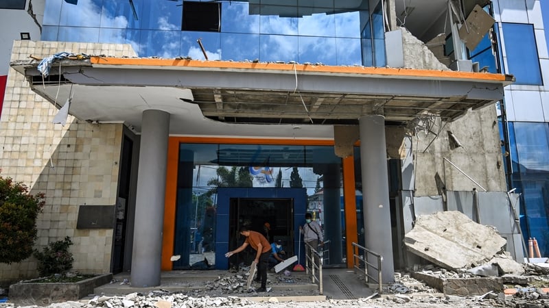 Search for Indonesia earthquake victims underway
