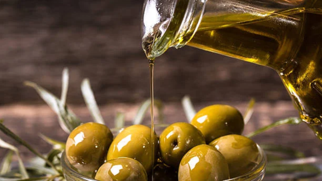 Eating olive oil before carbs may curb blood sugar spikes: Study