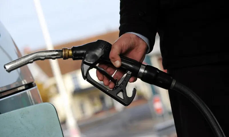 Govt reduces petrol price by Rs3.39, high-speed diesel by Rs4.07