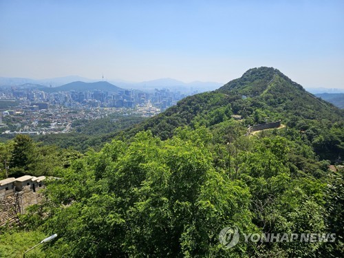 Last off-limit mountain trail near Cheong Wa Dae to open to public after nearly 60 yrs