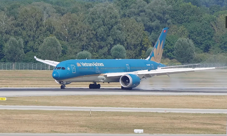 Vietnam, Germany investigate Vietnam Airlines flight after technical issue forces return to Munich