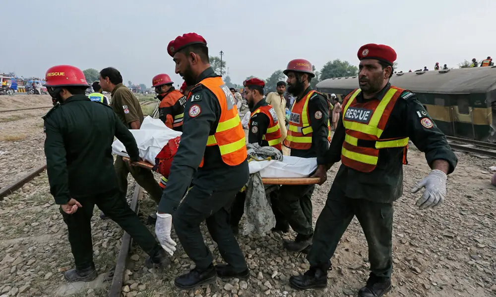 Four killed, dozens injured as Rehman Baba Express derails near Multan
