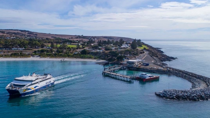 Kangaroo Island community 'desperately cranky' as ferries delayed again