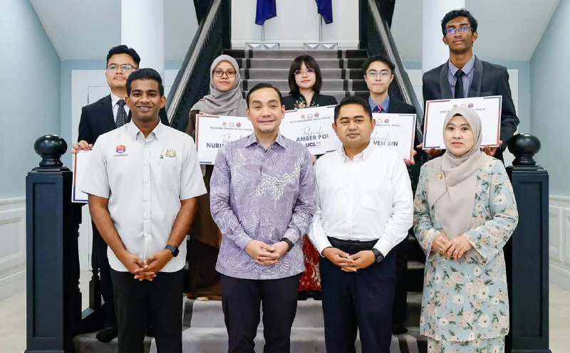 Six Johor students secure places at top global universities