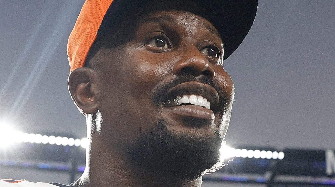 Former Broncos Star Von Miller Sends Strong Message Amid Cowboys Deal