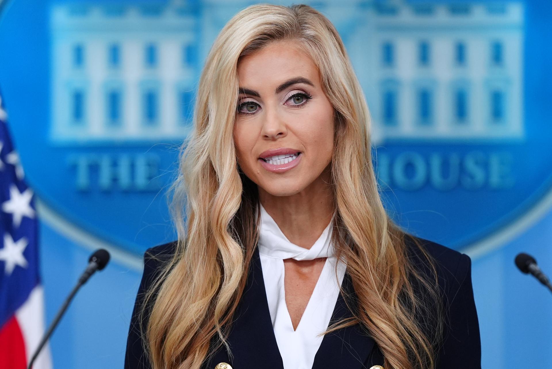 New White House spokeswoman heavy on Trump praise, light on questions in debut