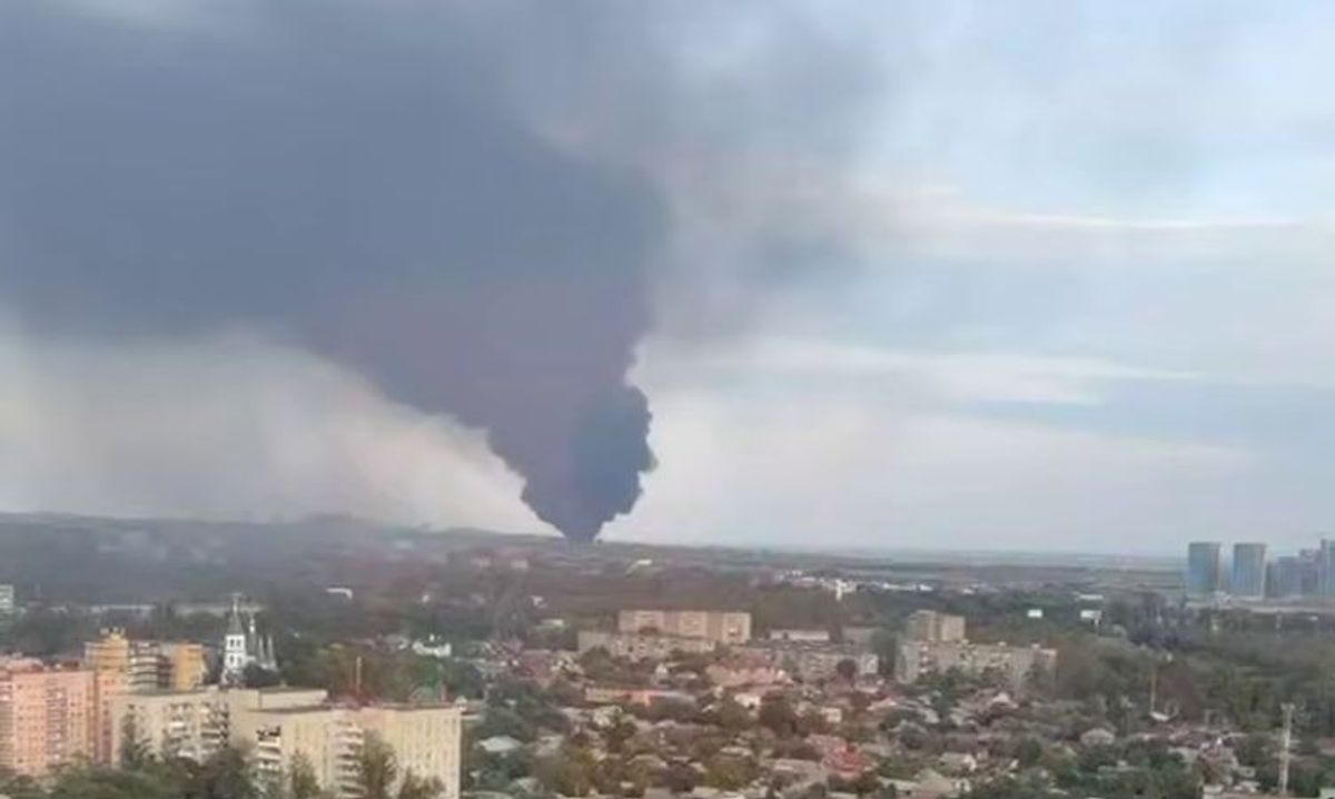 Massive fire at industrial plant in Russia's Rostov Oblast spreads to 9,000 square meters