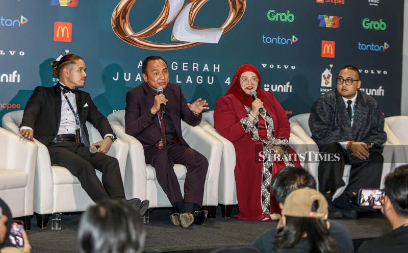 #SHOWBIZ: 40 years of AJL: Live stage magic shuffles the scores