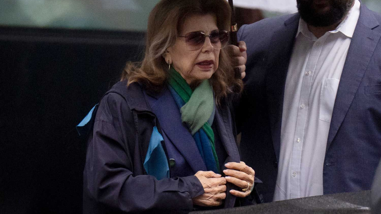 Princess spots her engagement ring in auction catalogue; court case follows