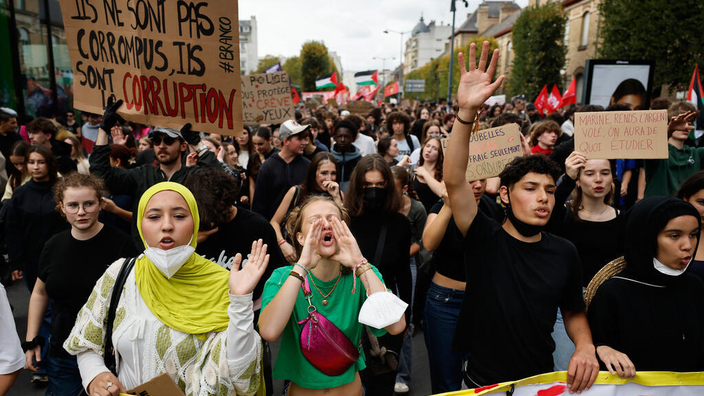 Tens of thousands rally across France as high school protests gather strength