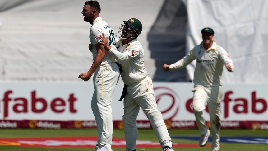 Selection critics silenced as Australia's old guard wins first Test