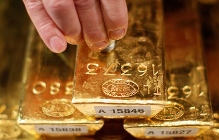 Gold edges higher near $4,400 as softer dollar offsets Middle East inflation risks