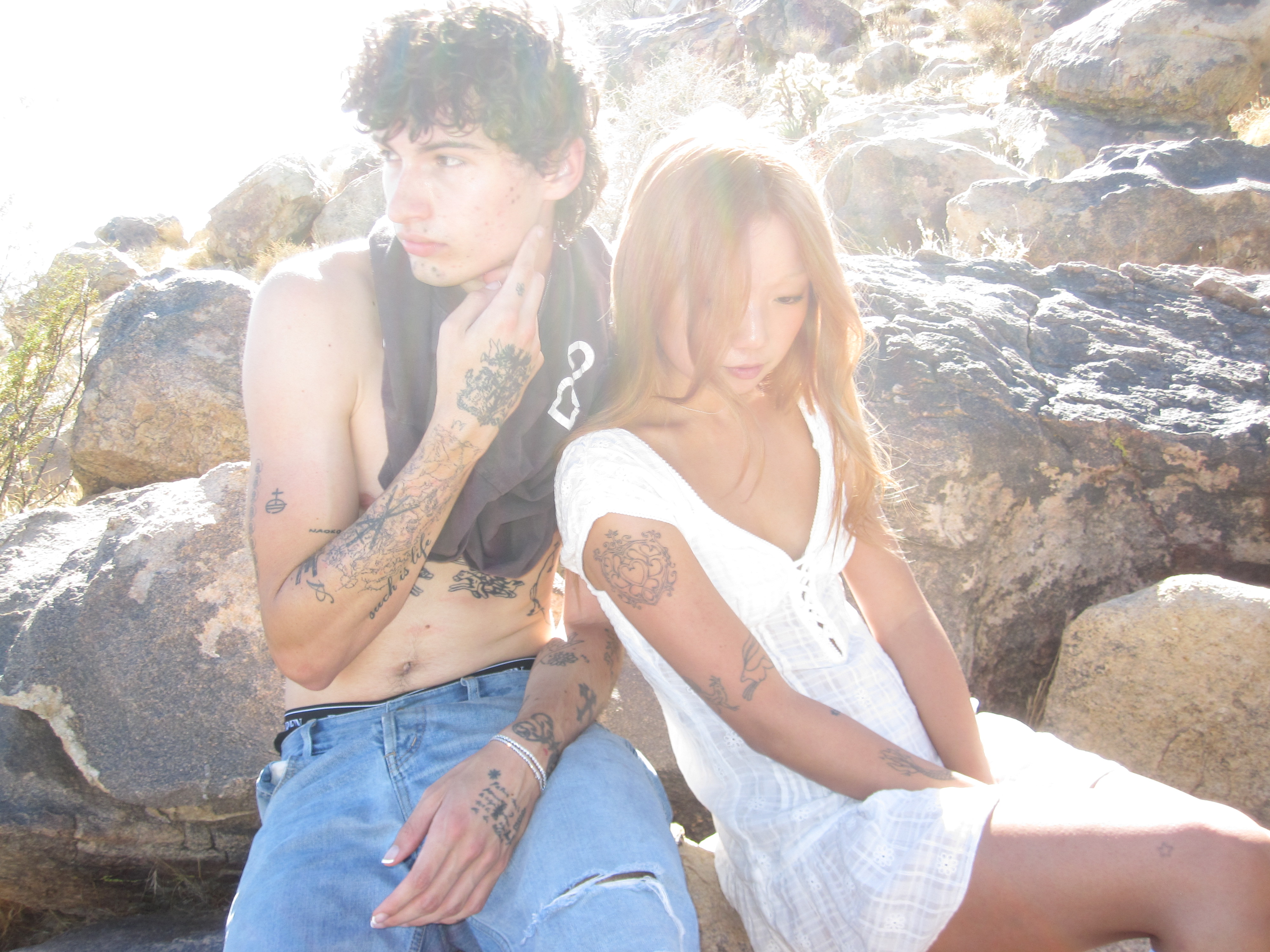Tiffany Day & glaive – “MEANT TO BE”