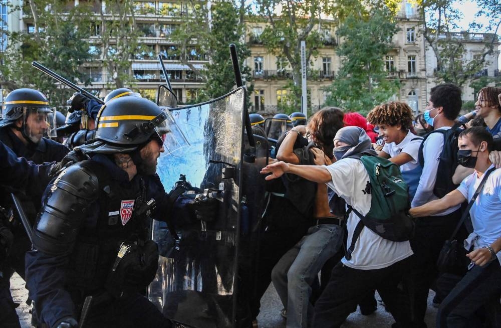 Riots mar French school protests for 2nd time