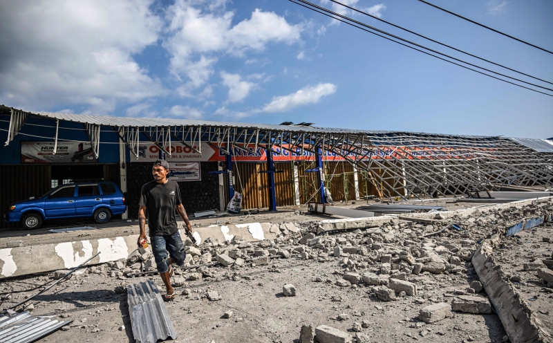 Two moderate earthquakes hit Flores again, no tsunami threat
