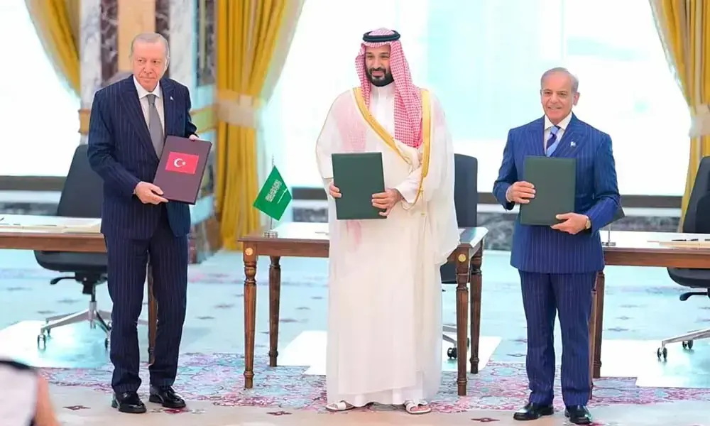 Trump hails Pakistan-Saudi-Türkiye defence pact as ‘bold, important first step’