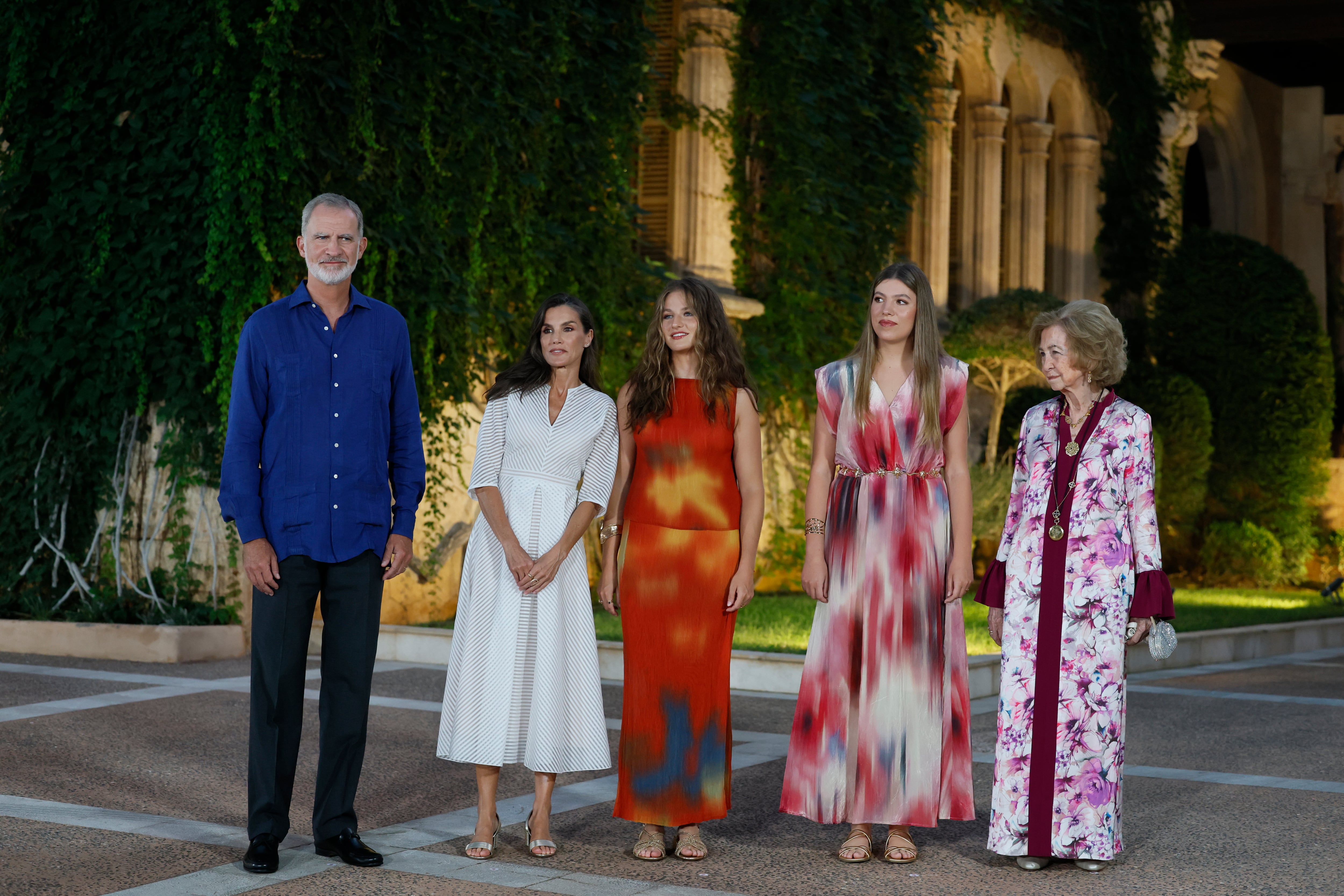 The Royal Family in full dress for summer to receive Balearic society in Marivent