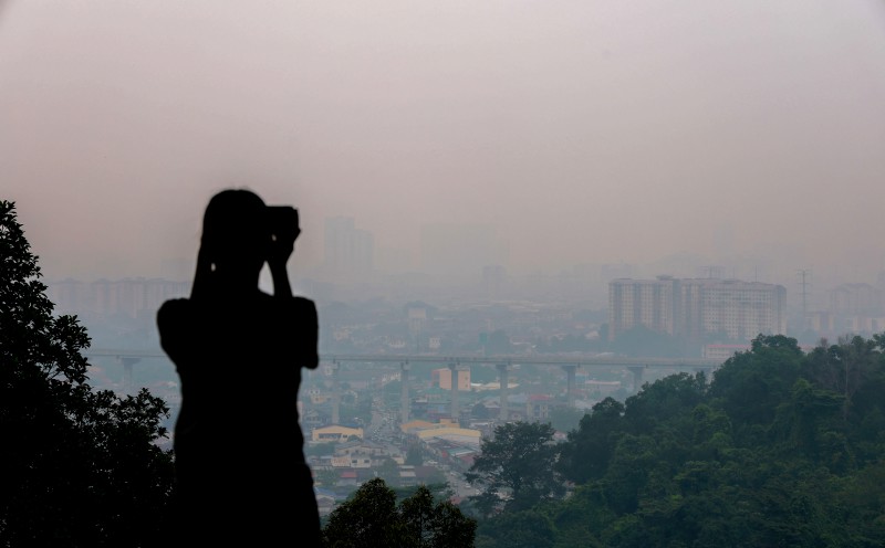 27 stations record unhealthy API readings across Peninsular Malaysia