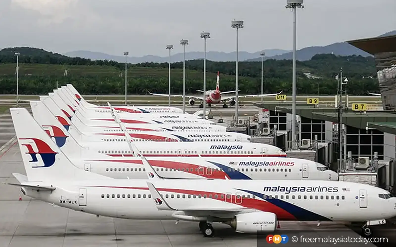 Malaysia Airlines pilots clear drug tests, cabin crew next