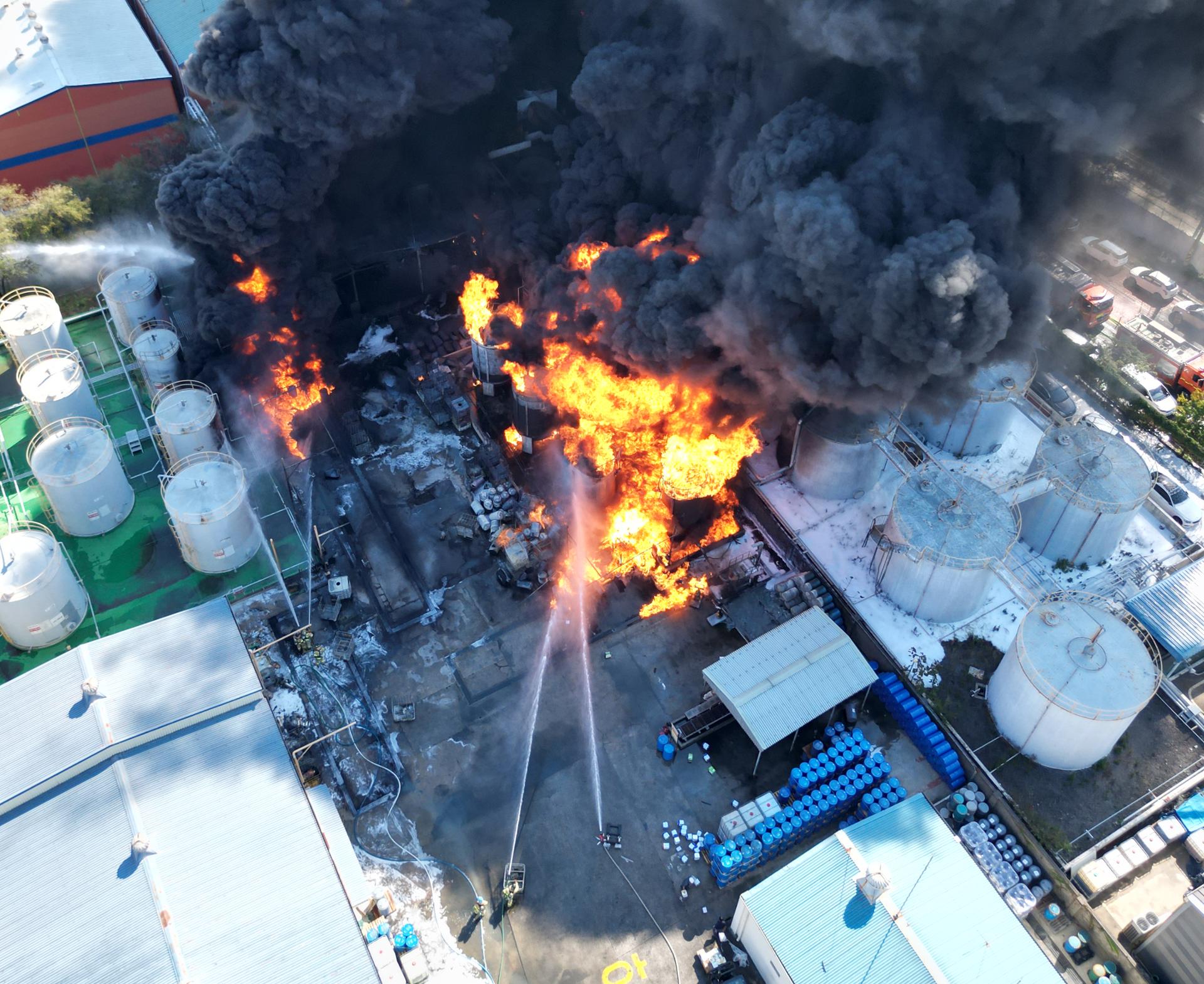 Fire breaks out at chemical company in Ulsan, forcing 7,000 workers nearby to evacuate