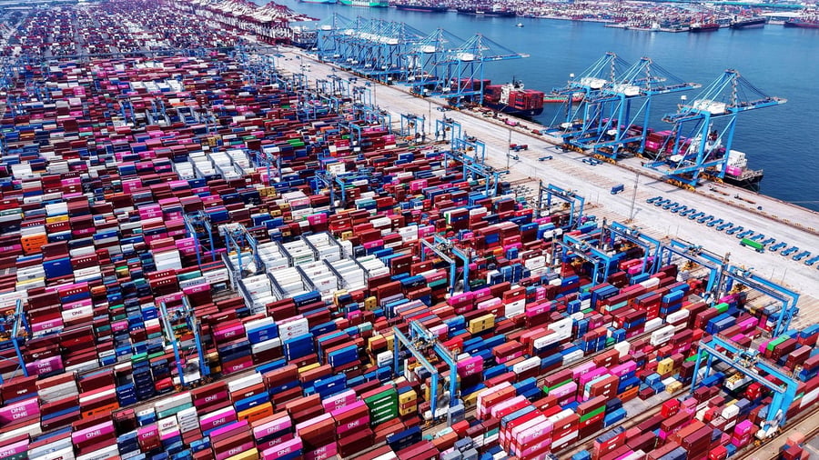World trade: China's exports grow strongly - surplus on record course