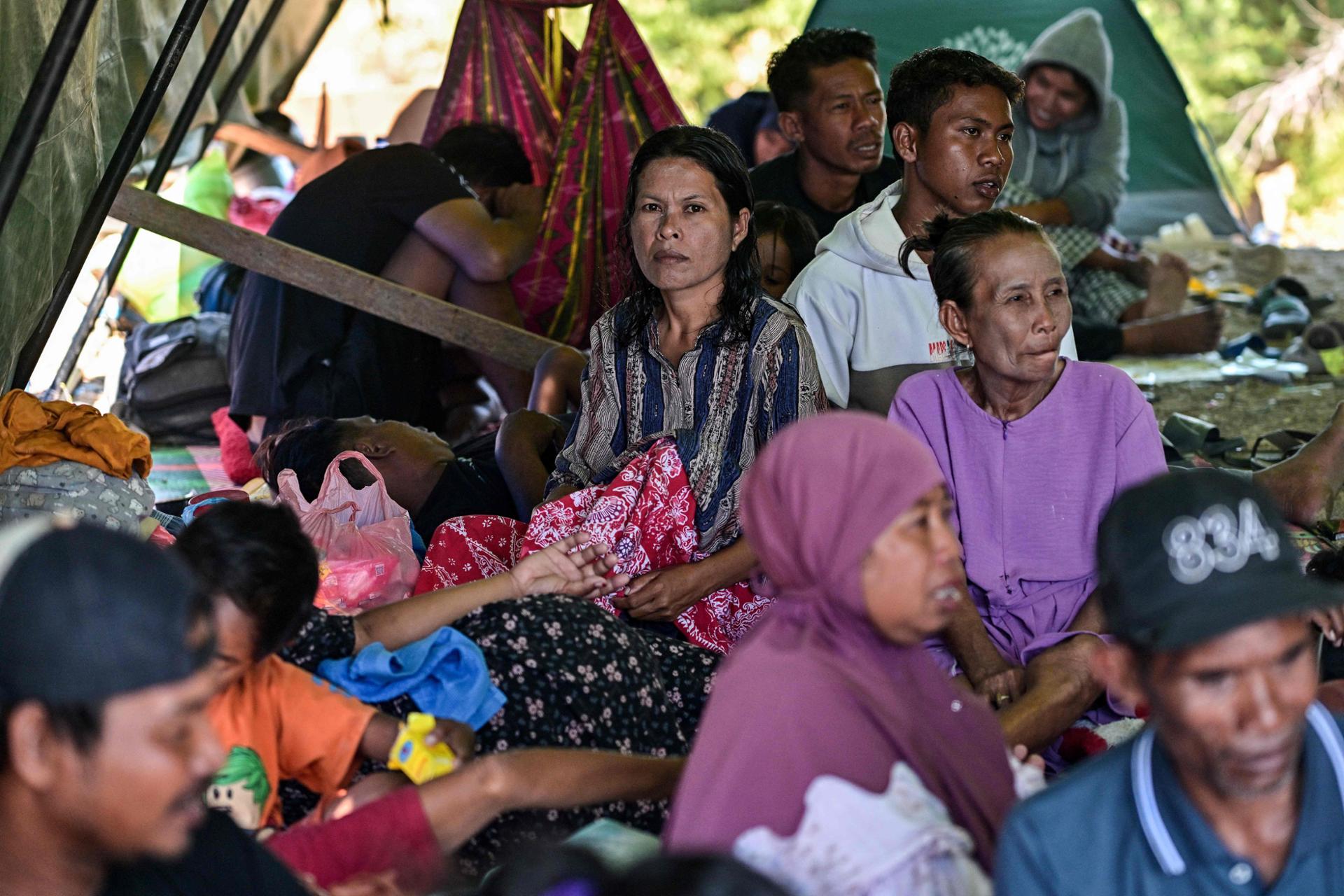 Thousands in Indonesia await aid after quake kills 54, overshadowing Independence Day