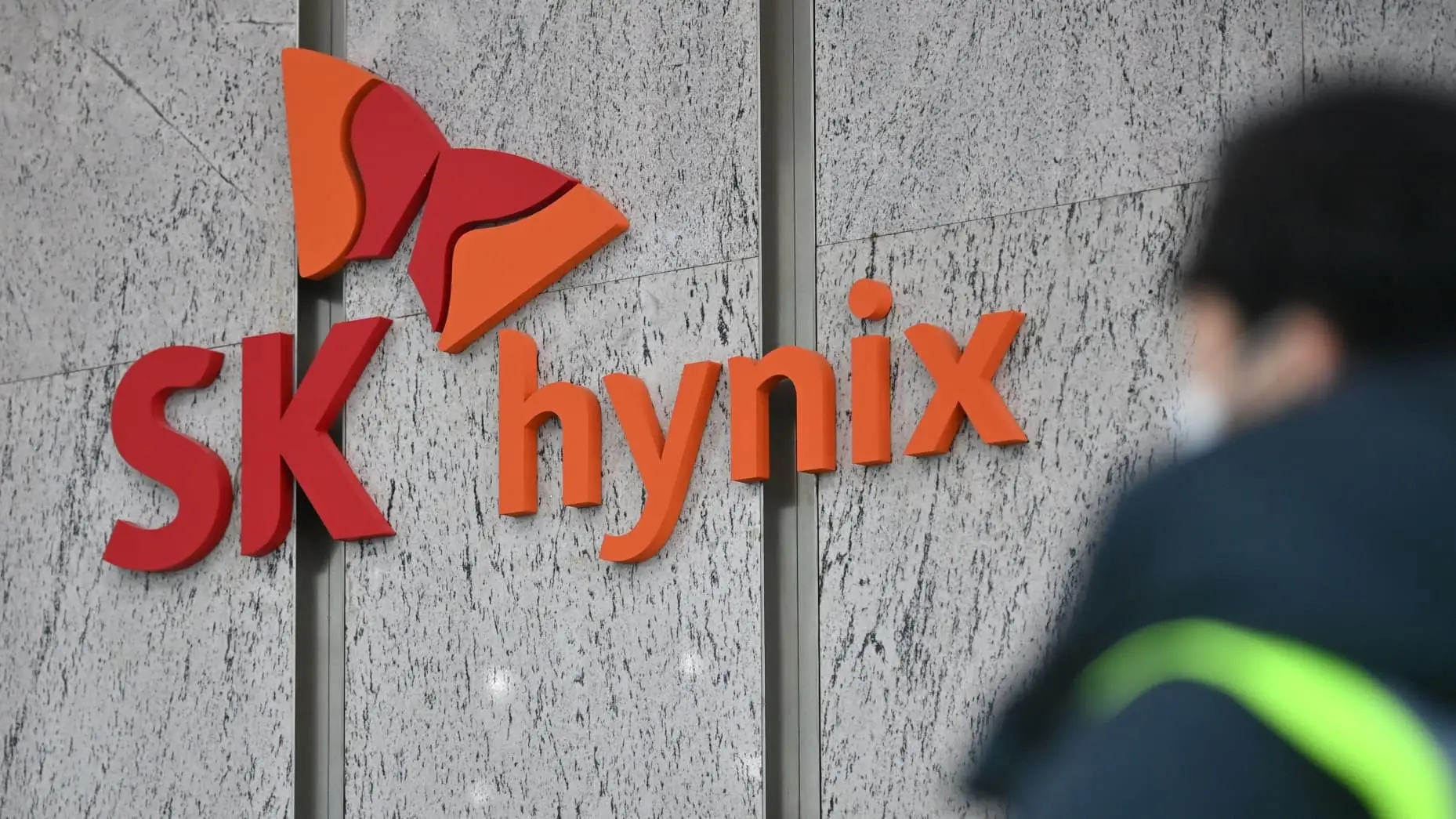 Samsung, SK hynix cash reserves rise to $197b