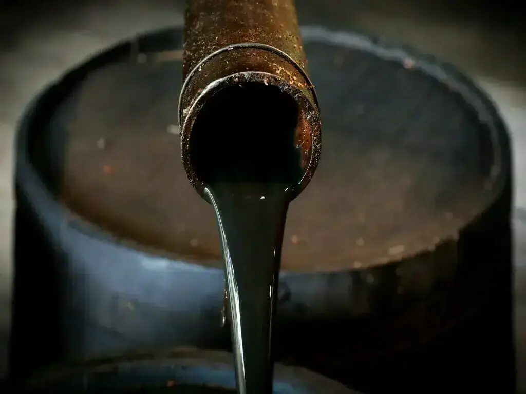 China's crude stocks slump despite slight rise in September import rate