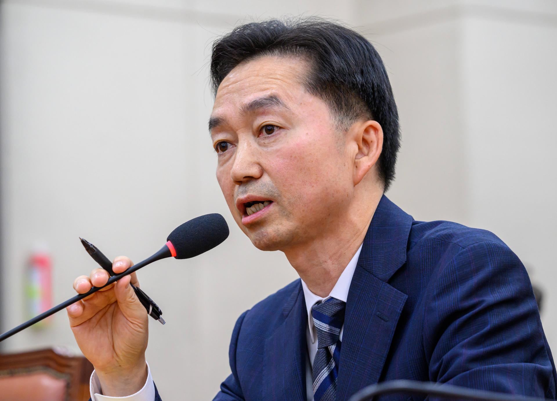 Nominee vows political neutrality in leading new investigative agency