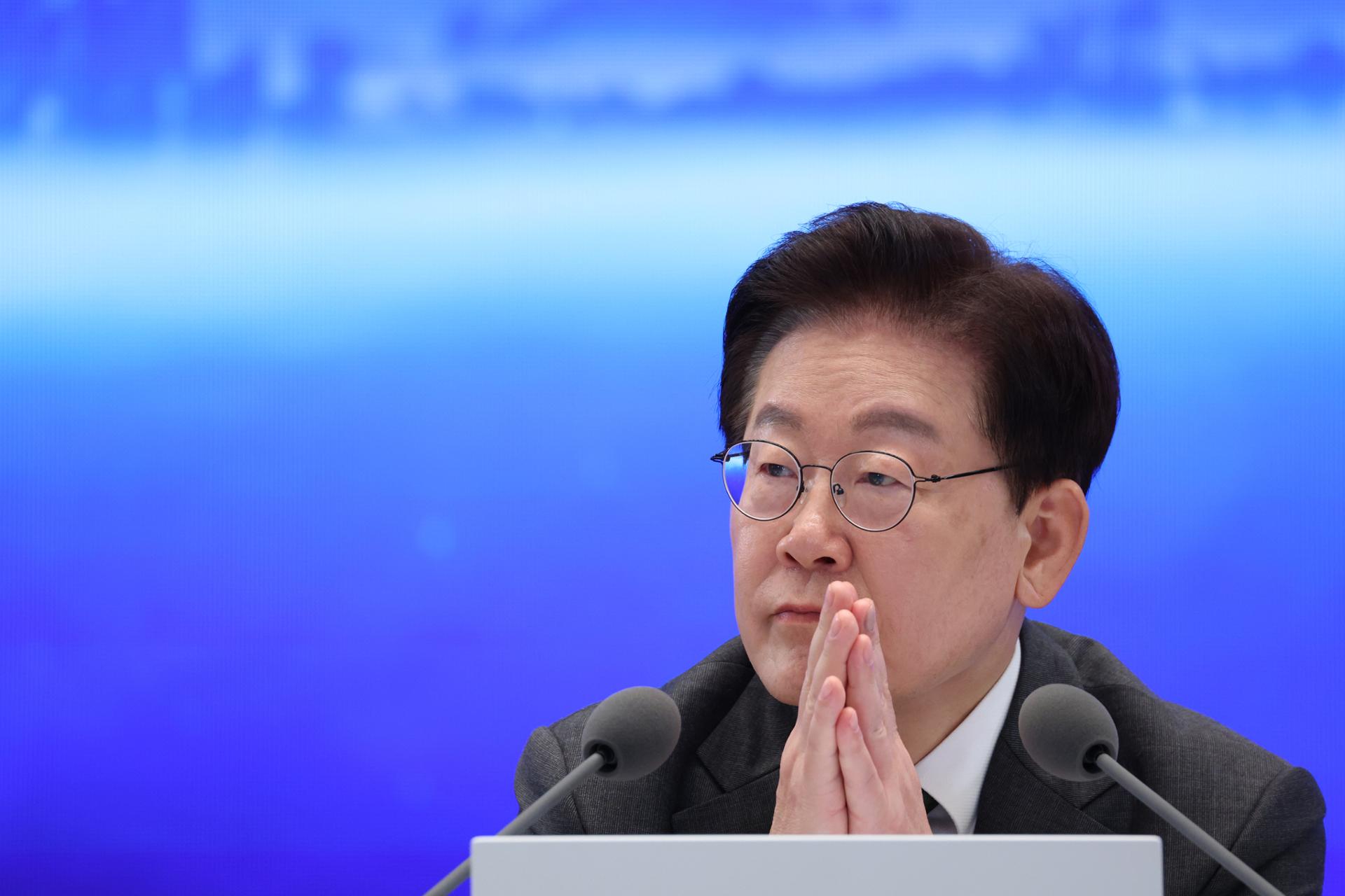 Lee calls for restructuring social system to meet needs of changing population structure
