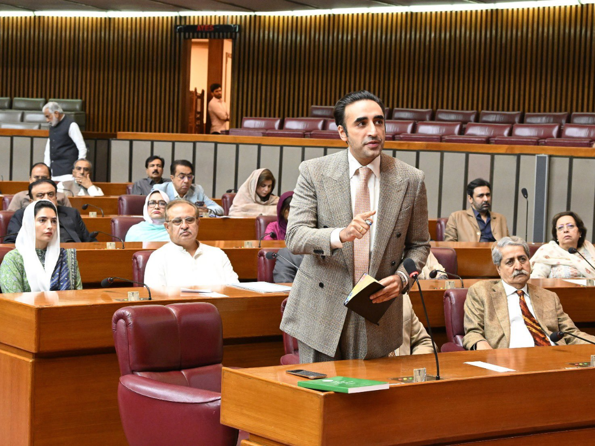 Bilawal offers to approach PM for ending K-P emergency if PTI agrees to political dialogue