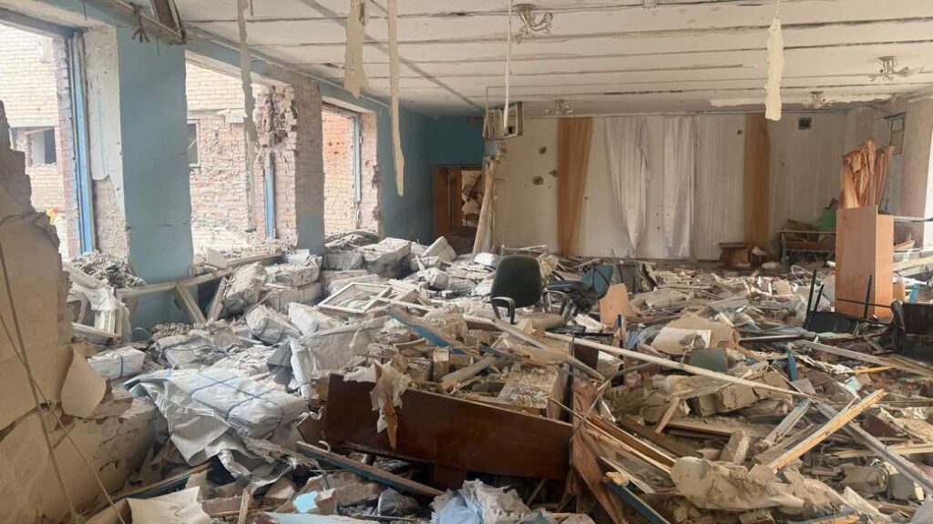 Russia bombs Sloviansk’s warming center as the day’s attacks wound four Red Cross workers