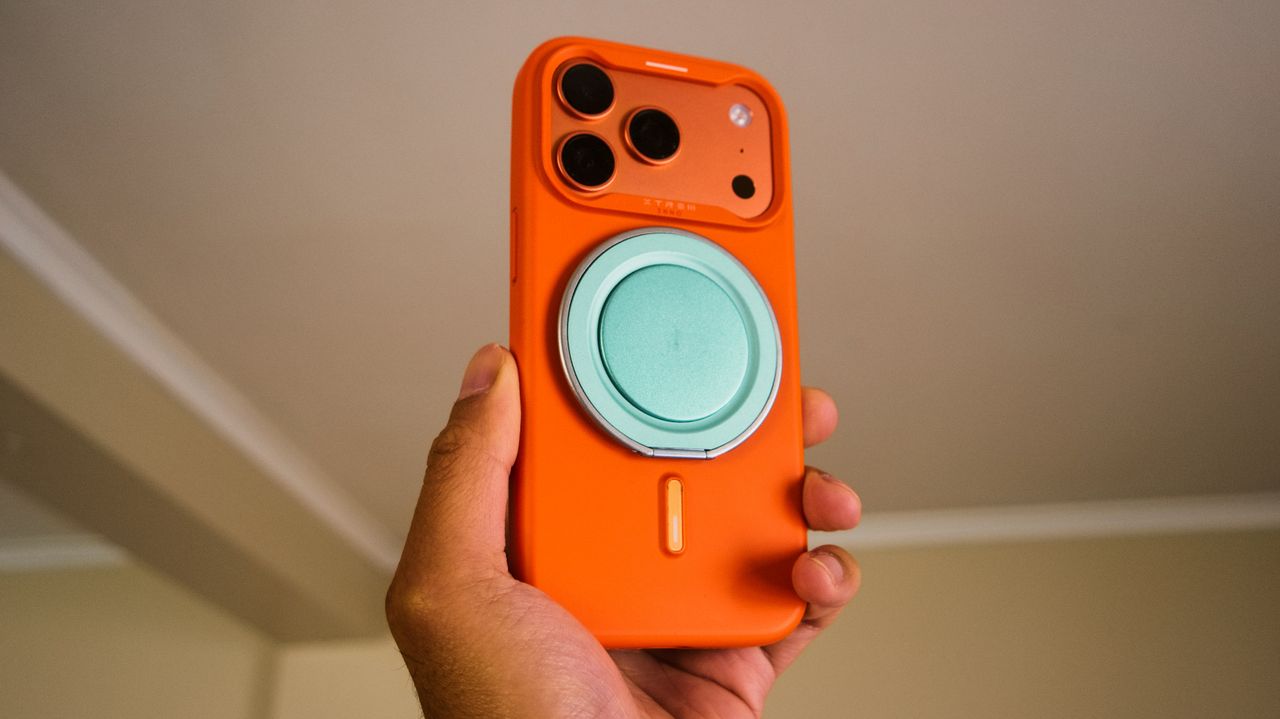 I just tried the thinnest phone grip Popsockets has created — and now there's no reason to not get a grip for your phone