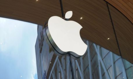 Analyst Dan Ives Says Siri AI Integration Could Drive Apple Services Revenue