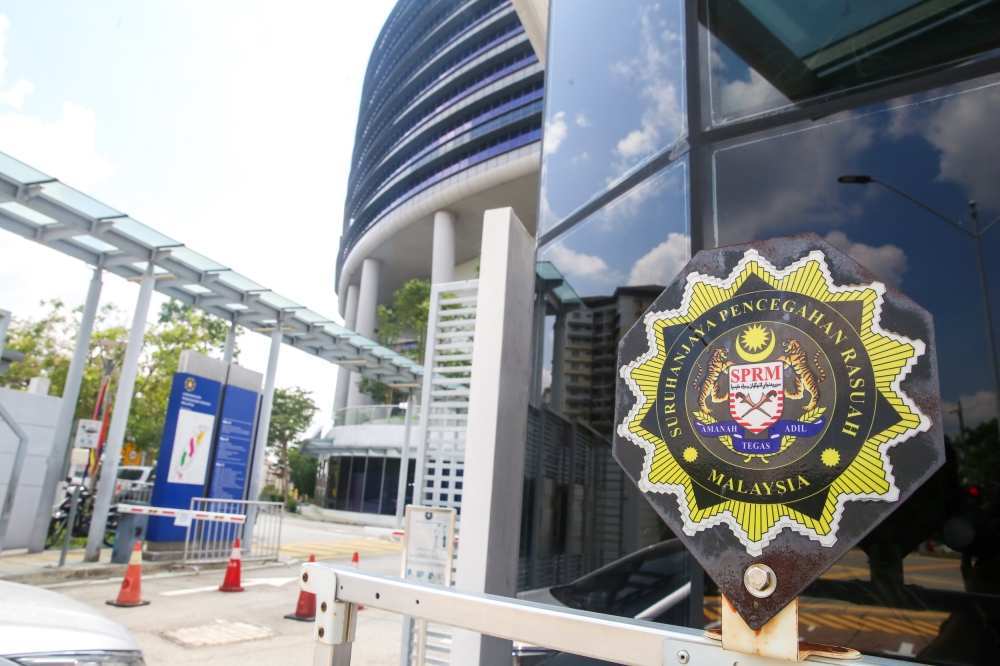 O&G sevice provider Alam Maritim Resources says CEO Azmi Ahmad under MACC remand
