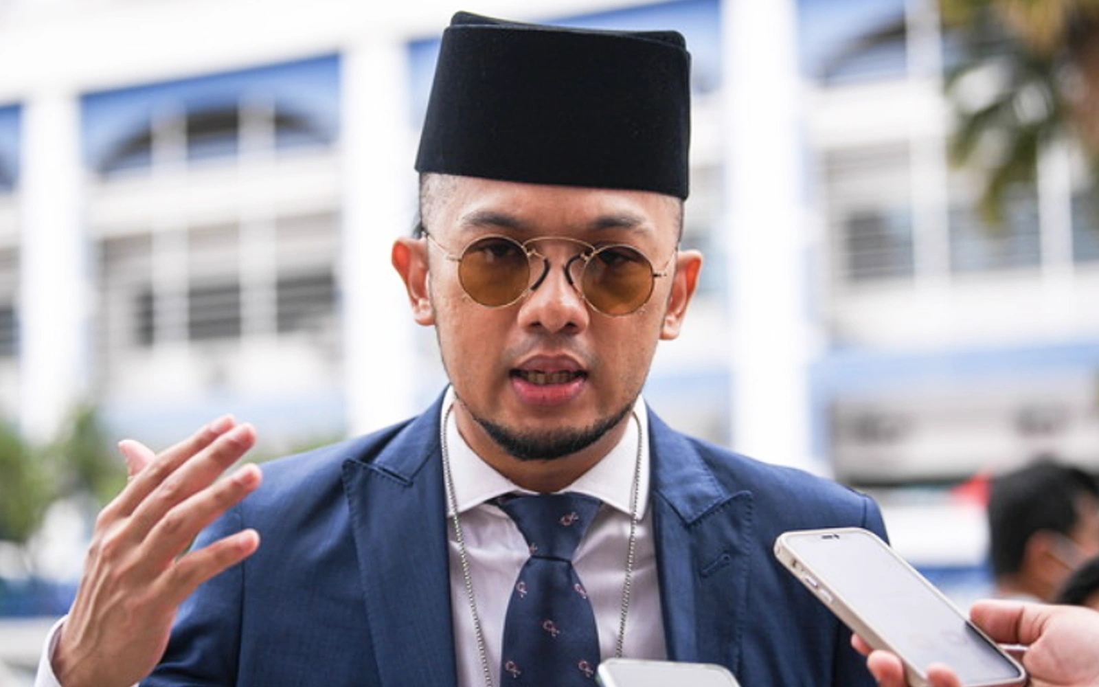 Caprice diperintah bayar Ebit Lew RM220,000 kerana fitnah