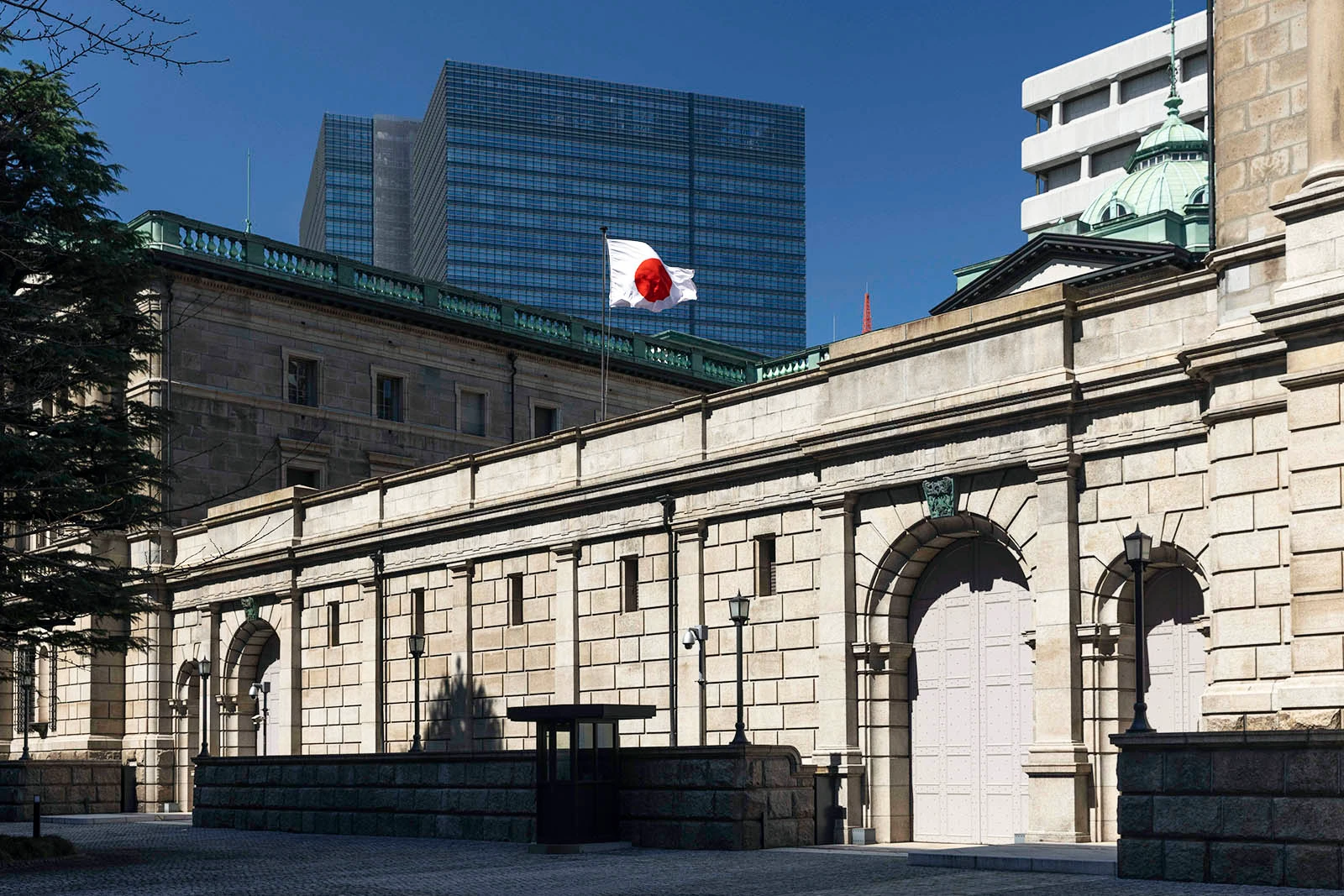 Weak Japan growth muddies waters for BoJ rate hike