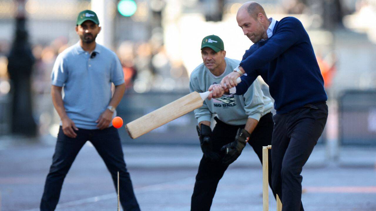 Ajinkya Rahane, Ganguly play tennis-ball cricket with Britain's Prince WIlliam outside Buckingham Palace