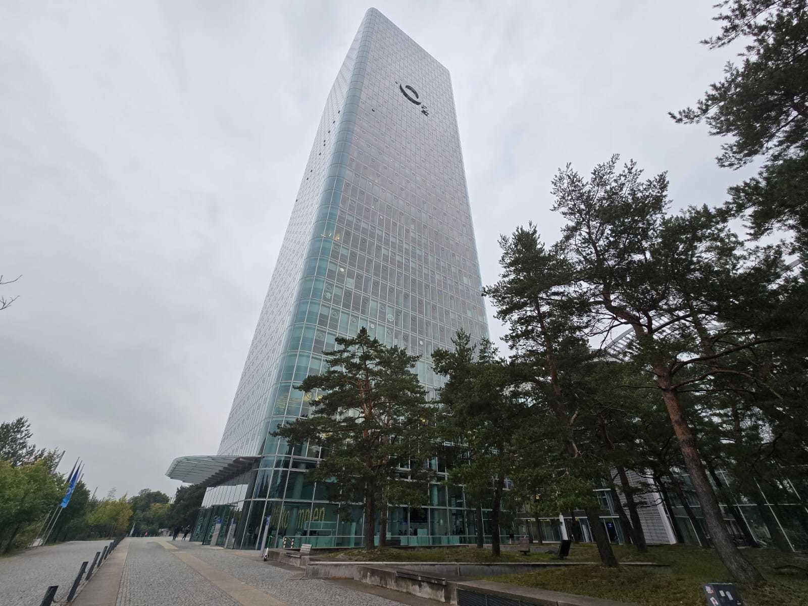 Telefónica se alía con Revolut en Alemania para telefonía móvil