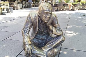 ‘Cross-legged’ in Pristina, Kosovo