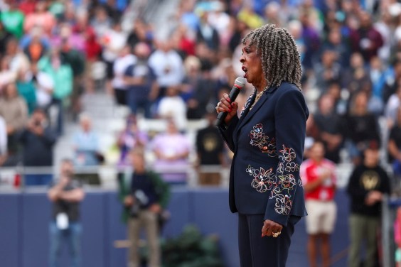 Martha Reeves Didn’t Want Those Backup Singers On Her Viral “Star-Spangled Banner”
