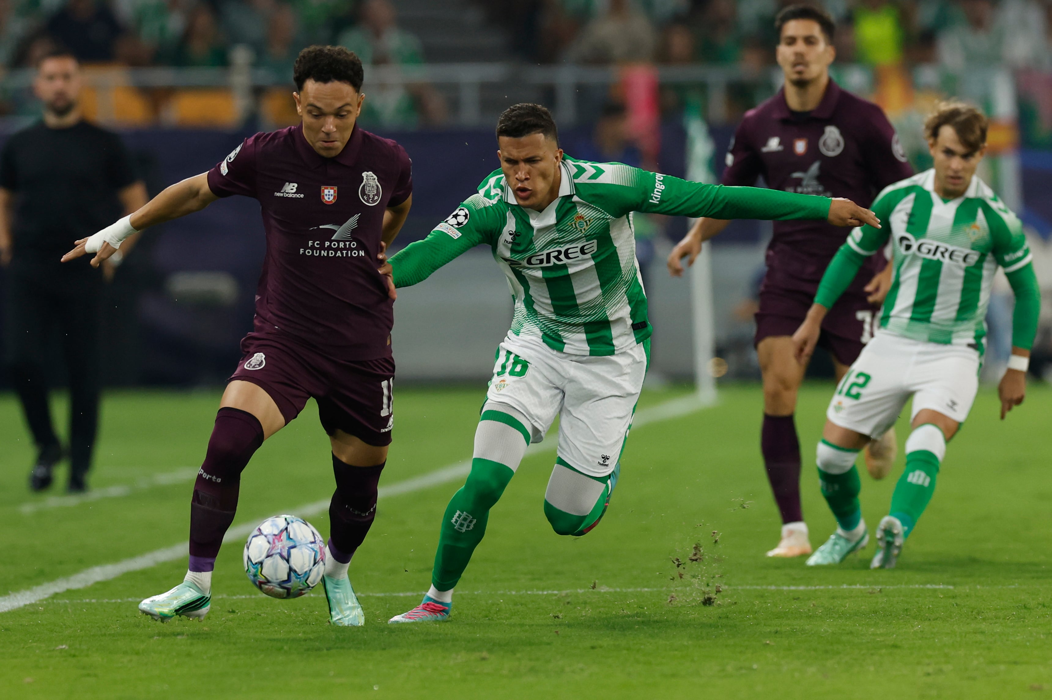 Real Betis - Porto, el partido de la Champions League en directo | Inicio de partido con oportunidades para ambos equipos