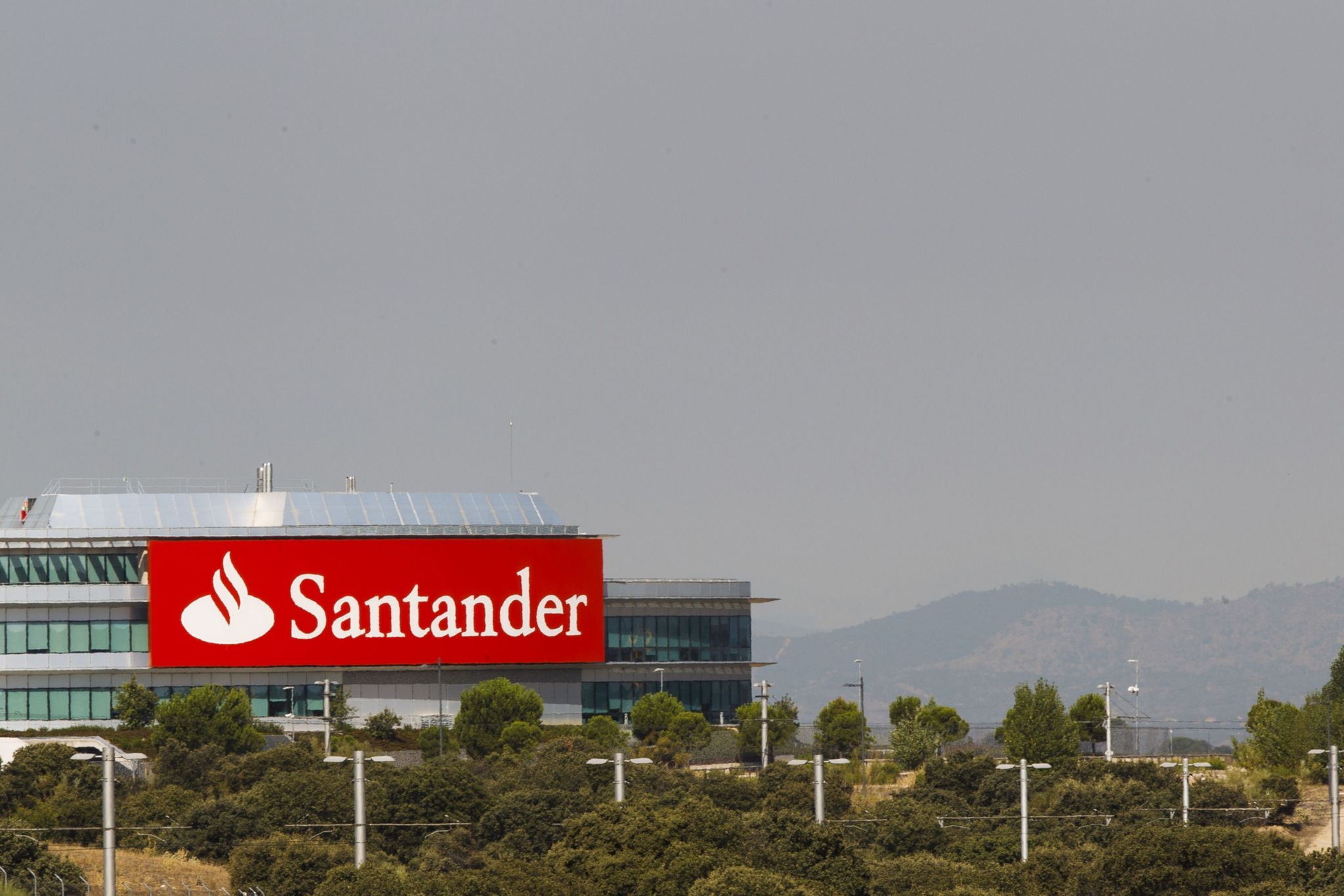 Santander injects 60 million to revive the subsidiary linked to First Brands