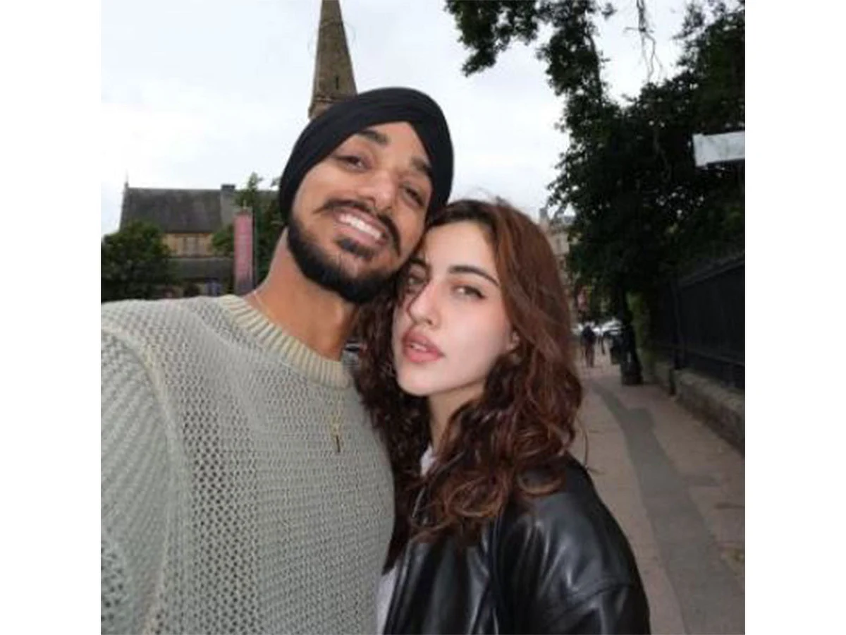 Watch: Arshdeep Singh spotted holding hands with girlfriend Samreen