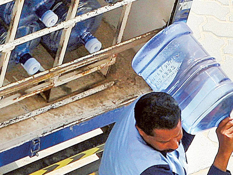 Oman imposes OMR3.24 million in fines over labour violations, nearly 3,000 deported